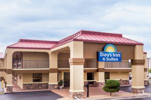 华纳罗宾斯Days Inn & Suites by Wyndham Warner Robins Near Robins AFB的相册照片