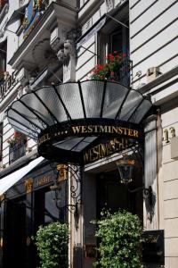 巴黎Hotel Westminster的建筑物一侧的标志