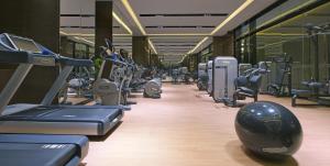 昆明富力万达文华酒店的健身中心和/或健身设施