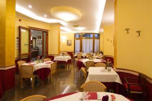 Pensione Al Pescatore餐厅或其他用餐的地方
