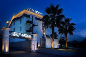 横滨月亮之上酒店（仅限成人）的棕榈树的月亮酒店