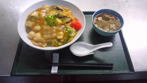 Kannami箱根美波别墅酒店的 ⁇ 菜盘, ⁇ 菜盘和汤匙