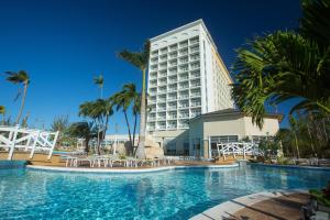 巴哈马天堂岛华威度假酒店 - 全包/仅限成人内部或周边的泳池