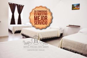 Hotel Simón Plaza客房内的一张或多张床位