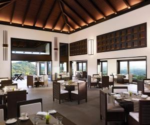 Taj Madikeri Resort & Spa Coorg餐厅或其他用餐的地方