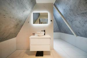 "DE BANK" - Hotel Apartments的一间浴室