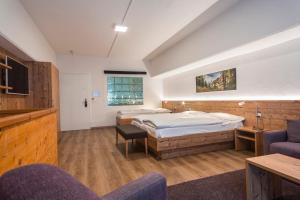 采尔马特经济型酒店客房内的一张或多张床位