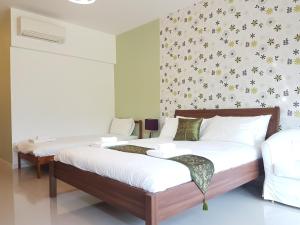 攀武里山坡度假酒店客房内的一张或多张床位