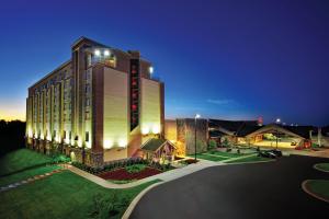 West Siloam SpringsCherokee Casino West Siloam Springs Resort的建筑的 ⁇ 染