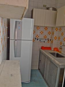 Guarujá Apartment的厨房或小厨房