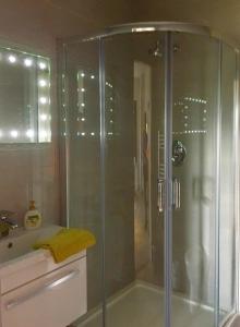 基拉尼海泽布鲁克旅馆的一间浴室