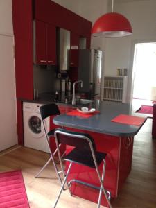 Appartement am Tegeler See的厨房或小厨房