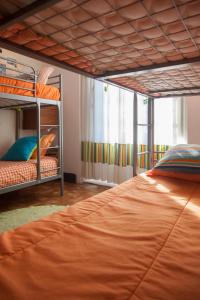 18St. Hostel客房内的一张或多张双层床