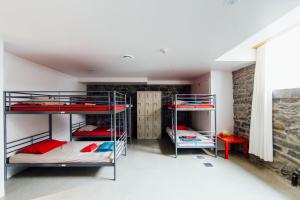 Alt Hostel客房内的一张或多张双层床