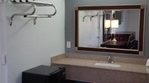Riverview Inn的一间浴室