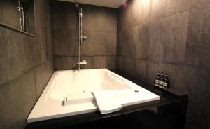 弗莱特普瑞米尔南博酒店的一间浴室