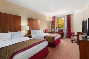 布罗姆斯格罗夫Spa酒店客房内的一张或多张床位