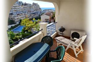 Apartamento Benalmadena Costa的阳台或露台