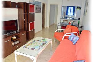 Apartamento Benalmadena Costa的休息区