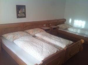 因斯布鲁克皮尔兰豪斯公寓的双床间设有2张单人床。