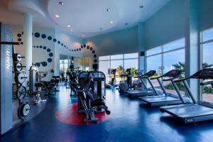 杰贝尔丹那达那特杰贝尔丹那​​酒店的健身房设有跑步机和椭圆机