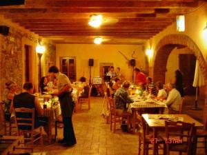 Agriturismo SANGALLO餐厅或其他用餐的地方