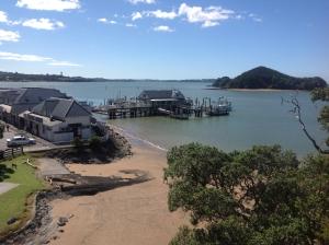 派西亚Panorama Heights Apartment的水体上码头的空中景观