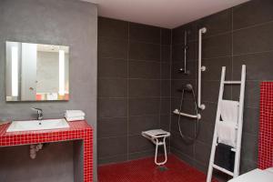 乌尔艾专纳国际之家酒店的一间浴室