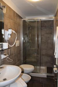 阿拉比安卡酒店的一间浴室