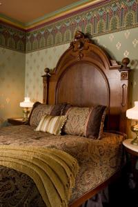 The Queen Victoria客房内的一张或多张床位
