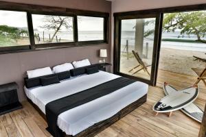 99 Surf Lodge客房内的一张或多张床位