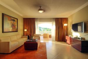 Presidential Suites by Lifestyle Puerto Plata - All Inclusive的休息区