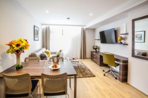 Hampton Suites Serviced Apartments的休息区