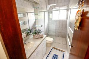 Apartamento Aconchegante Na Serra的一间浴室