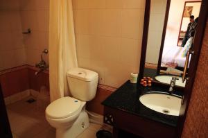 仙达里河景船屋的一间浴室
