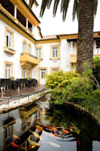阿威罗芬尼萨酒店的享有大楼庭院的景色