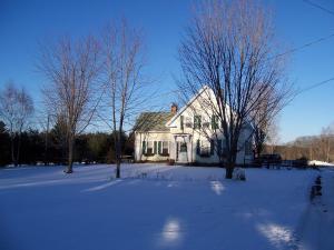 冬天的Clary Lake Bed and Breakfast