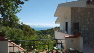 斯卡里奥Casa vacanze Artemide的享有海景。