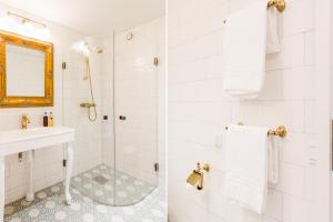 Krusenberg库瑞博歌酒店的带淋浴和盥洗盆的白色浴室