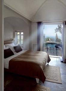 La Villa Bleue-Sidi Bou Said客房内的一张或多张床位