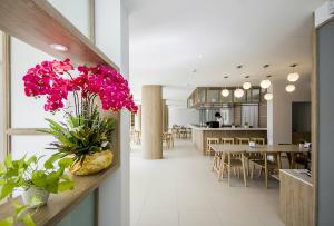 Karin hotel & Service apartment - SHA Extra Plus餐厅或其他用餐的地方