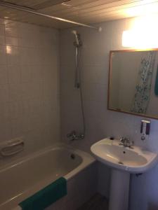 Nautilus Tourist Apartments的一间浴室