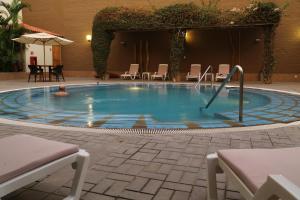 纳斯卡标准卡萨安迪娜酒店内部或周边的泳池