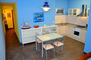 Duplex en Cala Salions的厨房或小厨房