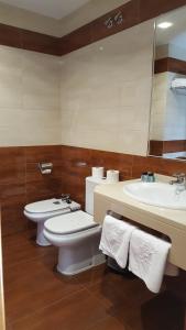 鲁伊纳斯山谷酒店的一间浴室