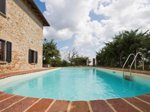 Luxurious Villa in Tabiano Castello with Swimming Pool内部或周边的泳池
