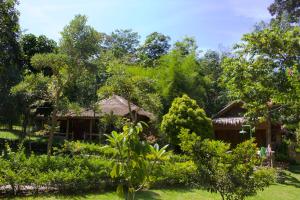 武吉拉旺On The Rocks Bungalows, Restaurant and Jungle Trekking Tours的相册照片