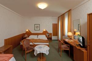 哈勒霍夫酒店客房内的一张或多张床位