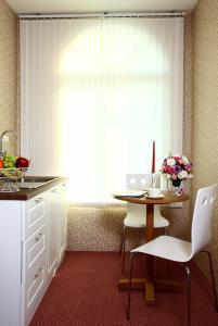 维多利亚尼曼公寓酒店的厨房或小厨房