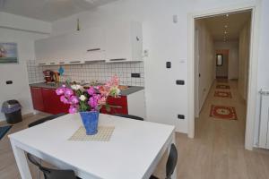 Appartamento Pettinato的厨房或小厨房